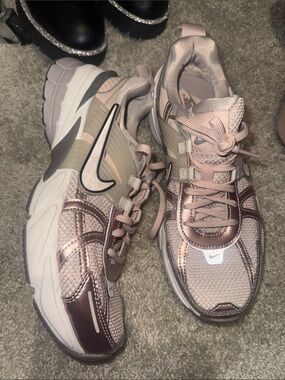 Nike Women's Rose Gold and Blush Running Sneakers